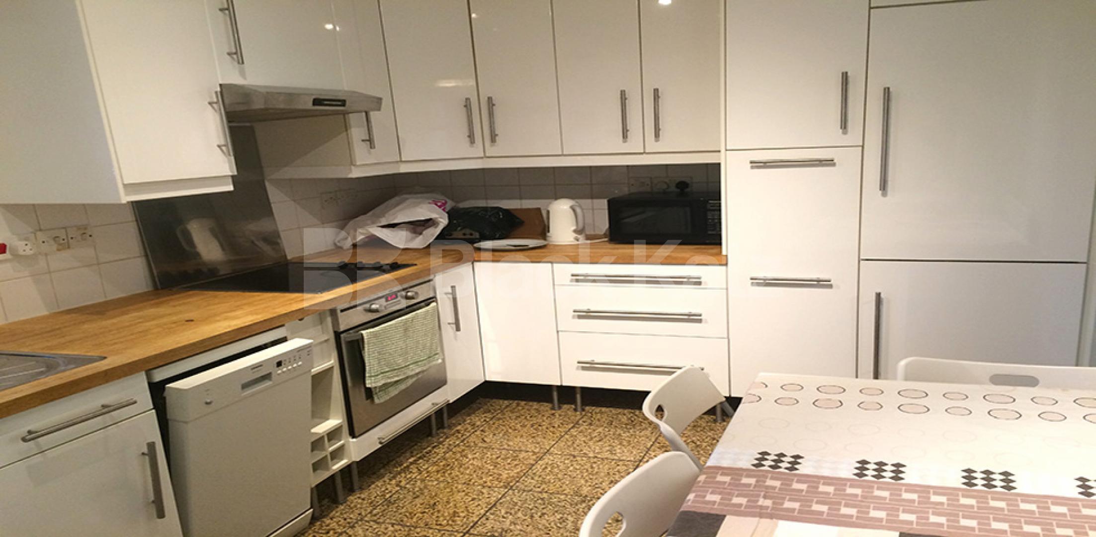 			LET, 2 Bedroom, 1 bath, 1 reception Apartment			 Wolseley Street, Shad Thames 